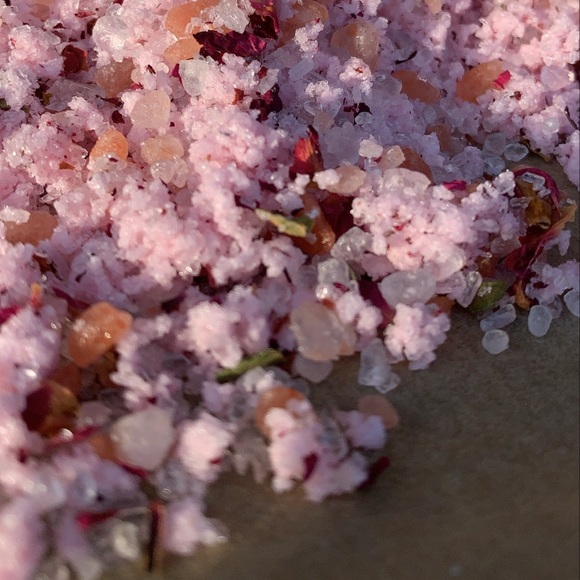 Small Batch Rosé Bath Salts 🌹 4oz - Picture 4 of 4